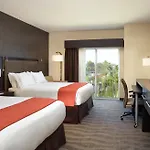 Holiday Inn Express & Suites Naples Downtown - 5Th Avenue By Ihg