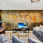 Brand New Storey Lake 8Br Villa With Lake View