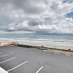 Oceanfront Daytona Beach Studio Walkable Location