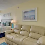 Oceanfront Daytona Beach Studio Walkable Location
