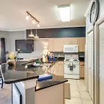 Destin Condo With Community Pools And Beach Access!