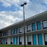 Clarion Inn & Suites Kissimmee-Lake Buena Vista South