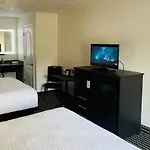 Clarion Inn & Suites Kissimmee-Lake Buena Vista South