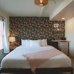 Peninsula Bed & Cocktails