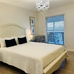 854 S Fletcher