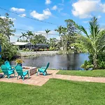 Resort Like Amenities Close To Beach