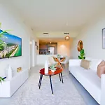 Beautiful And Stylish Condo Close The Doral Park
