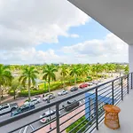 Beautiful And Stylish Condo Close The Doral Park