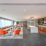Beautiful And Stylish Condo Close The Doral Park