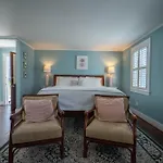 Elizabeth Pointe Lodge