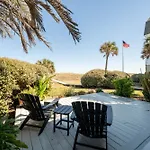 Elizabeth Pointe Lodge
