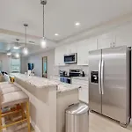 Gulf Access With Boat Slip, Heated Saltwater Pool, Dog-Friendly-Bacino Vista #306 - Roelens
