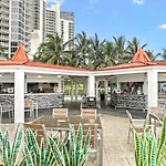 City View With Balcony On The Beach