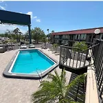 Tarpon Shores Inn