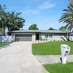 Spacious Pool Home Game Room Putting Green Close To Beach Sunstoppable