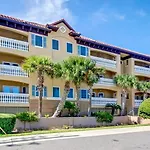 Deluxe Condo At Main Beach