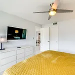 Walk To Beach Condo With Pool And Patio In Sarasota!