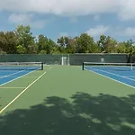 2405 Ocean Pointe Suites