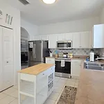Themed Kid Bedrooms, 17 Miles To Disney And Legoland, Private Pool, Kitchen, Wifi, Washer, Dryer
