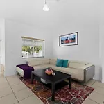 The Vibrant Retreat - Villa With Private Patio