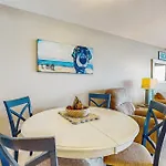 Cabana Club 208