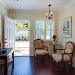 Seaglass Inn Bed And Breakfast