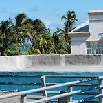Apartment At De Soleil Hotel On Ocean Drive