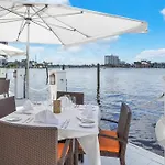 The Pillars Hotel & Club