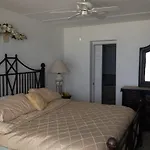 Shores Club