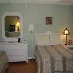 Snug Harbor Inn Waterfront Ban