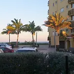 Hollywood Broadwalk Oceanside Hotel
