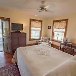 Night Swan Intracoastal Bed & Breakfast