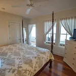 Night Swan Intracoastal Bed & Breakfast