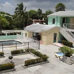 Holiday House Motel