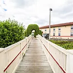 Belmont Inn & Suites