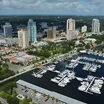 Hyatt Place St. Petersburg/Downtown