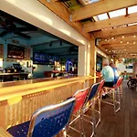 Seaside Inn & Suites