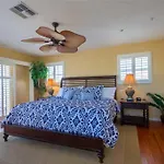 128-Conch House