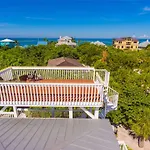 128-Conch House