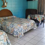 Royal Hawaiian Motel / Botel