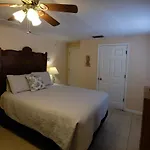 Seahorse Cottages - Adults Only