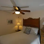 Seahorse Cottages - Adults Only