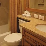 Eagle\'S Nest Beach Resort