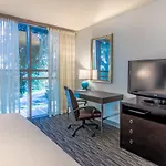 Sawgrass Grand Hotel And Suites Sports Complex