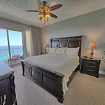 Stylish Oceanfront Condo With Beach And Picnic Area Access - Unit 1706