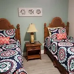 2Br/1Ba Vacation Rental - Sienna Park