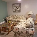 2Br/1Ba Vacation Rental - Sienna Park