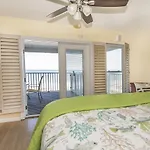 Joyce\'S Beachfront Suite 2