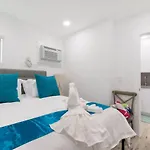 Chic 1 Bedroom W Parking Space & Walk To The Beach #6