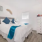 Trendy 1Br W Parking Space & Walk To The Beach #8